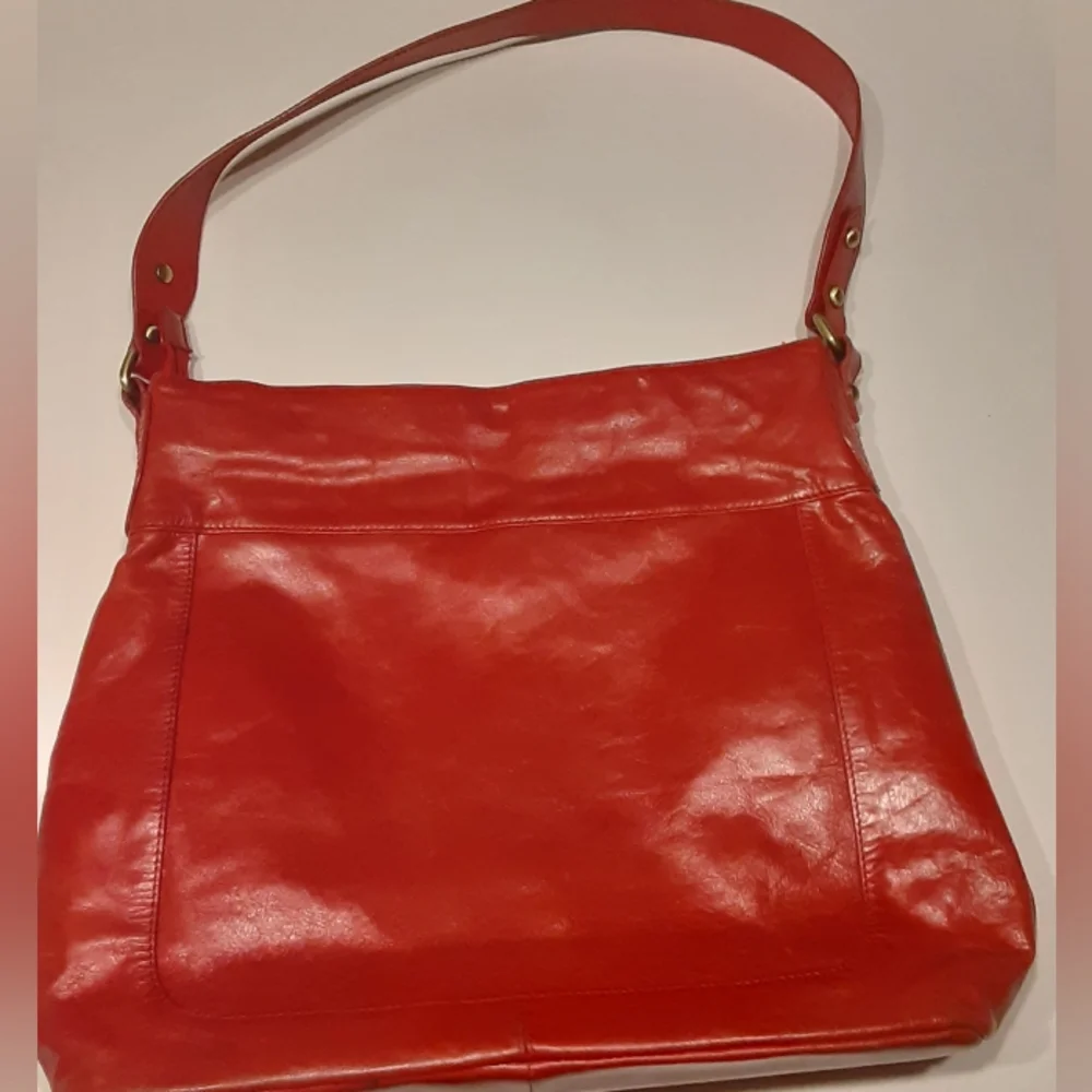 Victor Shoulder Bag